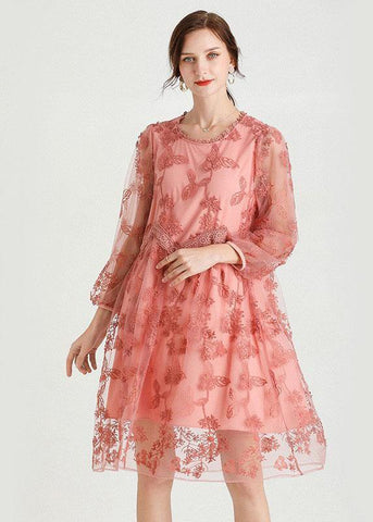 Vestido de vacaciones de otoño con encaje bordado de patchwork rosa y manga larga 
