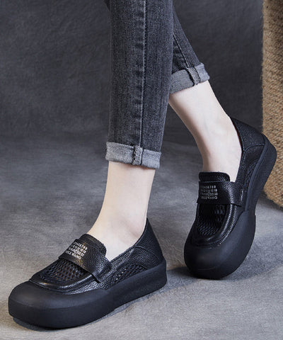 Mocasines casuales de piel de vaca negra con agujeros para mujer 