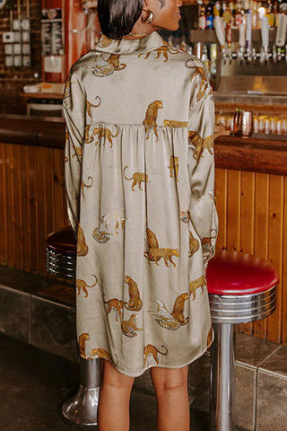 Enter Your Party Era – Satin-Minikleid mit Gepardenmuster und Taschen 