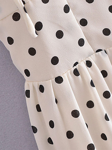 Vestido midi de verano blanco con tirantes y cuello plisado de lunares para playa 