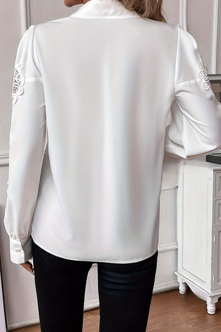 Lässige Blusen mit Spitzenknöpfen und Umlegekragen 