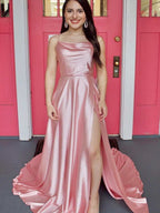 A-Linien-Abendkleid aus Satin mit Wasserfallausschnitt und Schlitz