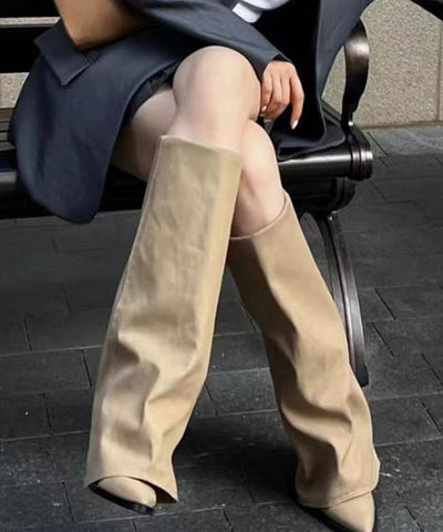 Einzigartige klobige Plateaustiefel in Khaki 