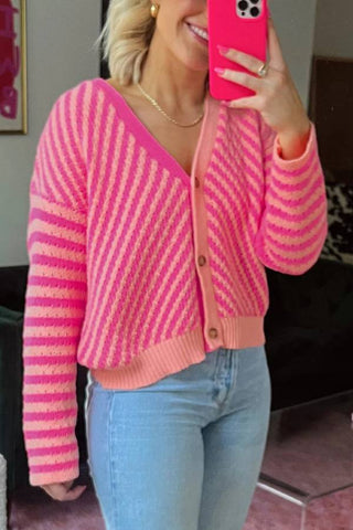 Rosa gestreifter Cardigan mit Knöpfen, V-Ausschnitt und überschnittenen Schultern
