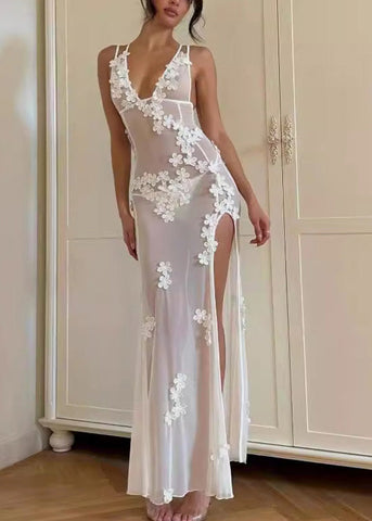 Weißes Tüllkleid mit V-Ausschnitt und Blumenmuster 