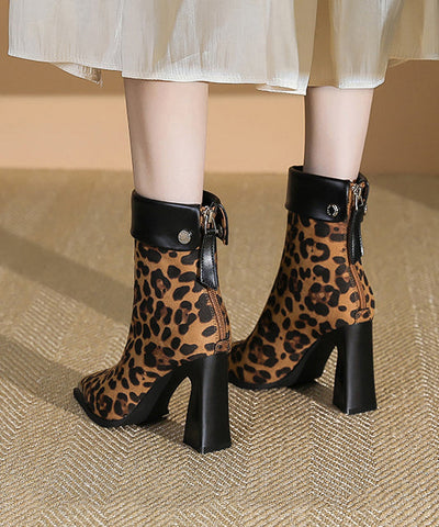 Edle weinrote Wildlederstiefel mit Spleiß und klobigem Absatz 