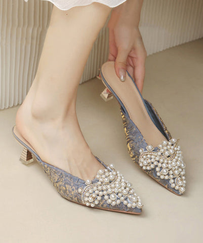 Sandalias elegantes de tacón alto con tiras azules y punta puntiaguda con cuentas 