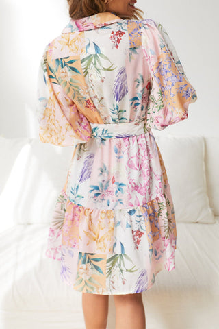 Vestidos bohemios florales con cinturón y cuello vuelto en forma de A 
