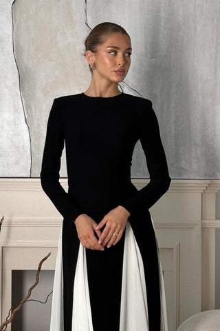 Langärmliges Maxikleid aus doppellagigem Tüll in Kontrastfarbe 