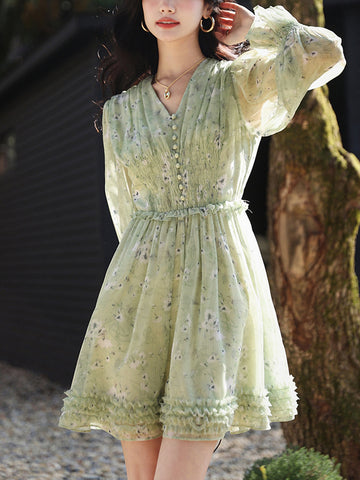 Camila – Kurzes Kleid mit Blumenmuster und ausgestellten Ärmeln 