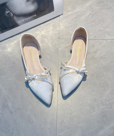 Zapatos planos hechos a mano con lazo verde y cuentas de clavo 