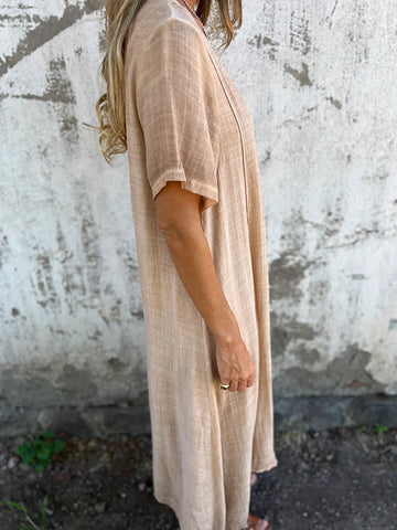 Vestido midi de algodón y lino con cuello en V 