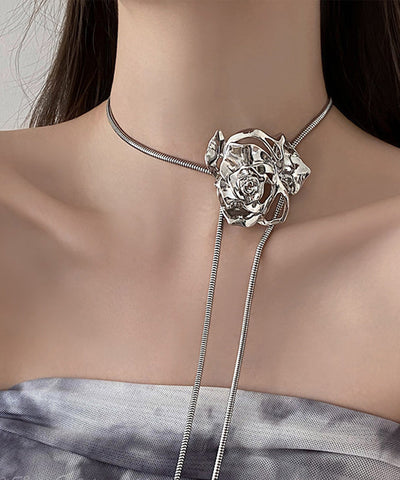 Collar con colgante de rosa de seda fina de aleación de plata esterlina que se puede tirar 