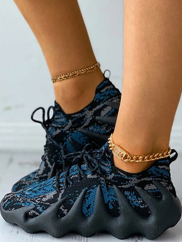 Atmungsaktive Sneakers aus Strick mit Schnürung 