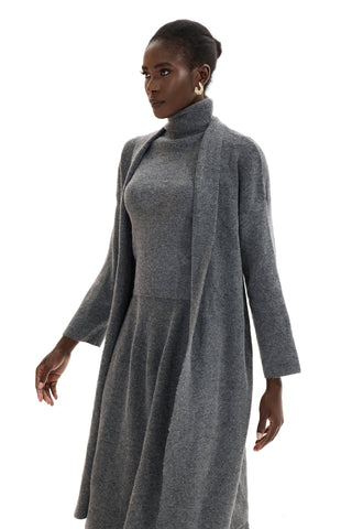 Set aus langärmliger Strickjacke, ärmellosem Oberteil mit hohem Kragen und Maxirock 