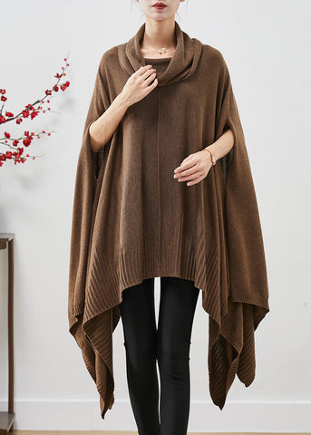 Lässiger brauner Rollkragenpullover mit asymmetrischem, extra großem Saum und Umhangärmeln 