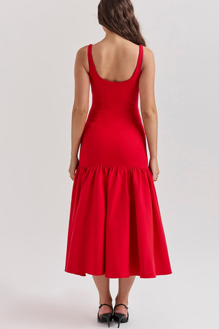 Vestido midi de cintura baja con tirantes anchos y escote cuadrado de silueta elegante 