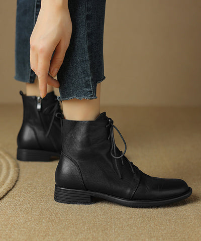 Botas marrones de piel de vaca gruesa con tiras cruzadas a la moda 