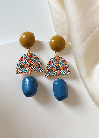 Pendientes colgantes de acrílico con pinturas artísticas en amarillo y azul 