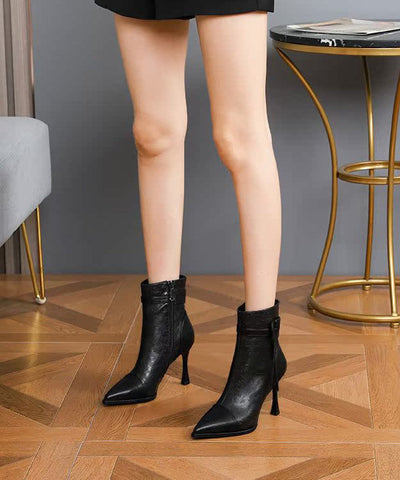 Edle, kaffeefarbene Stiletto-Stiefel mit geprägter, spitzer Zehenpartie 