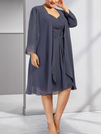 Etuikleid/Säulenkleid mit Herzausschnitt, knielang, aus Chiffon für die Mutter der Braut mit Perlenapplikationen, Spitze, Pailletten und Falten
