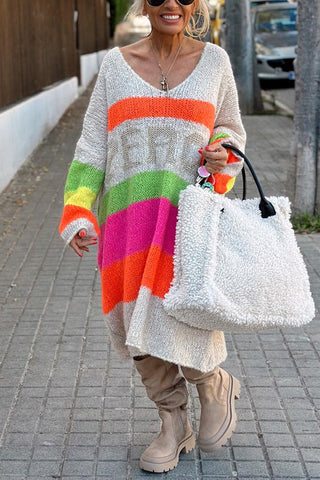 Vestido estilo suéter a media pierna con cuello en V y estampado de letras de Meridress