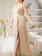Vestido de malla plisada con escote corazón y corte en A color champán