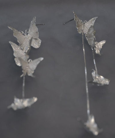 Einzigartige asymmetrische Schmetterlings-Tropfenohrringe aus weißem Sterlingsilber mit Emaille 