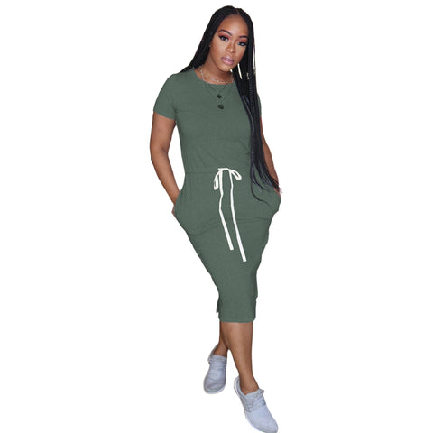 Vestido midi básico de color liso con cintura elástica y manga corta: vestido cómodo y elegante para mujer. 