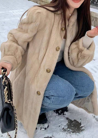 Einfacher, kaffeefarbener O-Ausschnitt-Knopf, dicker, flauschiger Pelzmantel mit langen Ärmeln 
