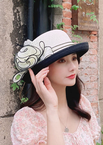 Elegante sombrero cloche de lino con patchwork de tul y flores en gris 