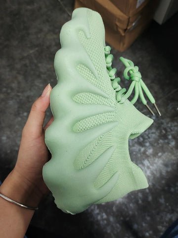 Atmungsaktive Sneakers aus Strick mit Schnürung 