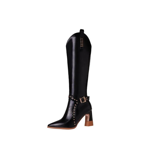 Botas vaqueras blancas con remaches y punta puntiaguda de piel sintética con cremallera lateral y tacones altos hasta la rodilla, zapatos de mujer de última moda para otoño e invierno. 