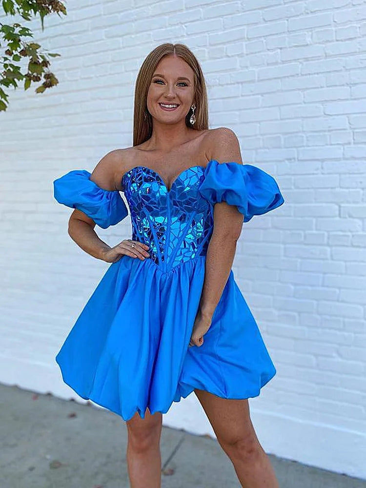 Vestido corto de fiesta con hombros descubiertos y corte A
