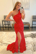 Vestido de fiesta de sirena con un solo hombro, lentejuelas fucsias y abertura
