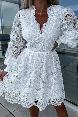Vestido mini de lujo con mangas abullonadas, encaje de crochet floral y debut 