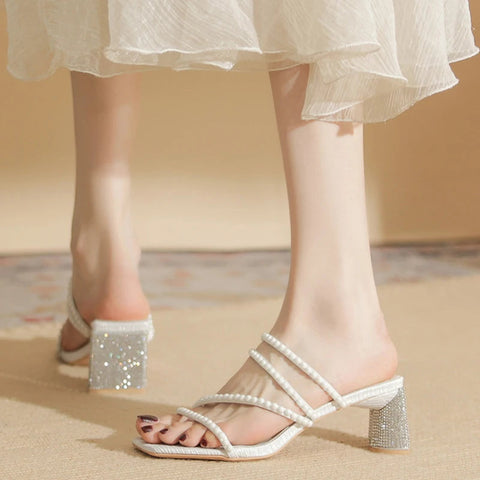 Sommer neue grobe Ferse Sandalen Frauen Kopf Perle Hausschuhe Strass Mode alles Temperament High Heels 6cm 