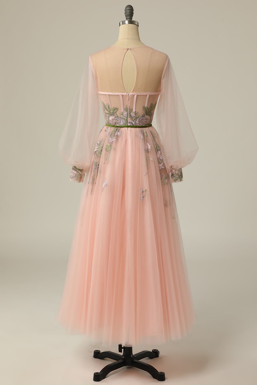 A-Linien-Abendkleid aus Tüll mit langen Ärmeln und floraler Stickerei, Rundhalsausschnitt