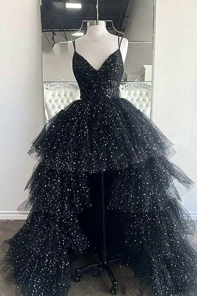 A-Linien-Abendkleid mit Spaghettiträgern, gestuftem Tüllrock und asymmetrischem Saum