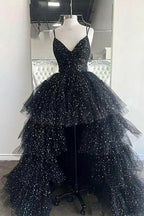 A-Linien-Abendkleid mit Spaghettiträgern, gestuftem Tüllrock und asymmetrischem Saum