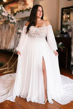 A-Linien-Brautkleid mit herzförmigem Dekolleté, langen Ärmeln, Schlitz vorne und Spitze