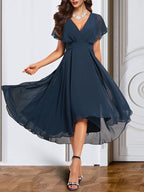 A-Linien-/Prinzessinnen-Chiffonkleid mit V-Ausschnitt, kurzen Ärmeln und Gürtel für die Mutter der Braut 