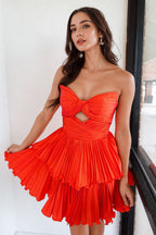 Vestido corto de regreso a casa con escote en A, sin tirantes y con ojo de cerradura