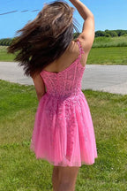 A-Linien-Partykleid aus heißpinker Spitze mit Applikationen für die Heimkehr
