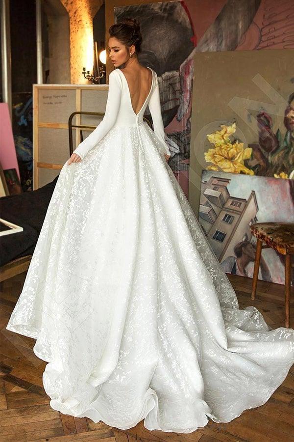 Elegantes A-Linien-Strandhochzeitskleid mit V-Ausschnitt und langen Ärmeln