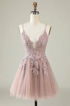 Vestido de fiesta corto de tul con tirantes finos y corte en A