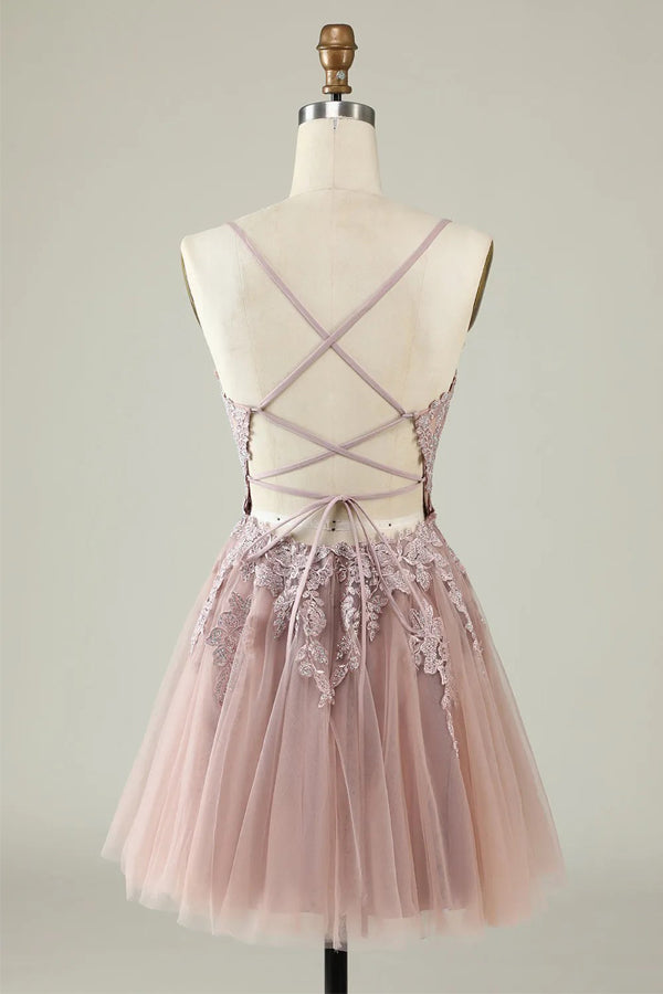 Vestido de fiesta corto de tul con tirantes finos y corte en A