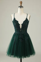Vestido de fiesta corto de tul con tirantes finos y corte en A