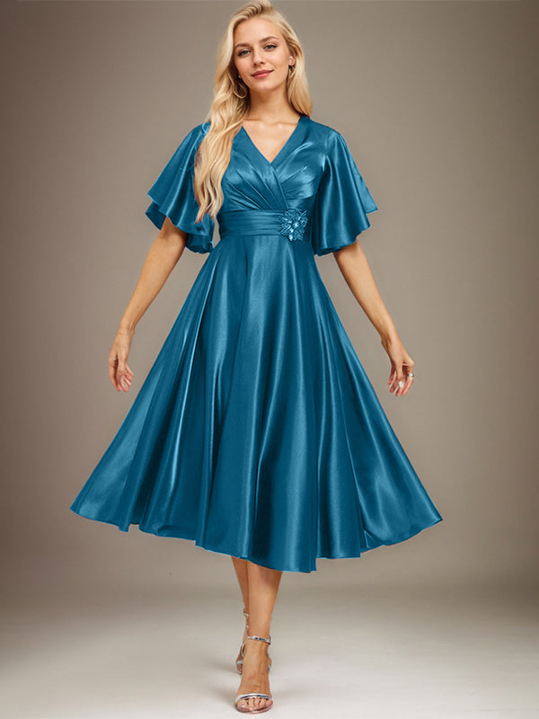 A-Linien-Kleid aus Stretch-Satin mit V-Ausschnitt, Teelänge, Perlenstickerei und Falten für die Mutter der Braut 