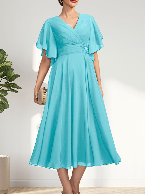 A-Linien-Chiffonkleid mit V-Ausschnitt, Teelänge und plissierter Perlenstickerei für die Mutter der Braut